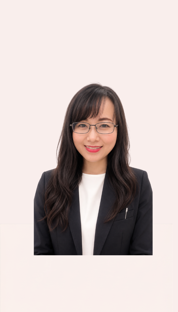 講師が受講生に面接のポイントを説明する様子